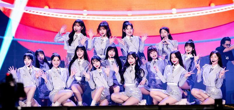 台鋼雄鷹啦啦隊「Wing Stars」登上「2026雄嗨趴」。（圖／年代電視提供）