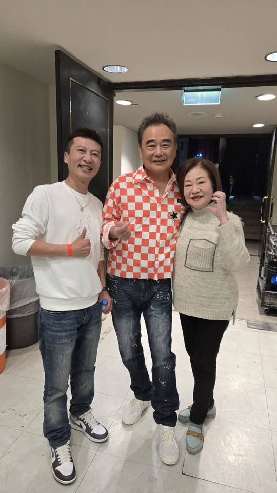 方順吉(左起)分享與陳昇、文香合照。(圖/翻攝自方順吉臉書)