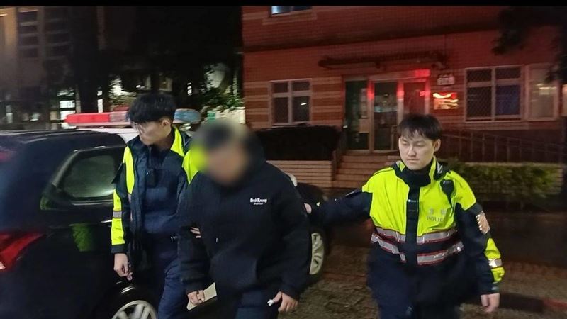 新北淡水連鎖店「莊家班麻油雞」遭倒入砂糖，嫌犯被警方逮捕、動機釐清中。（圖／翻攝畫面）