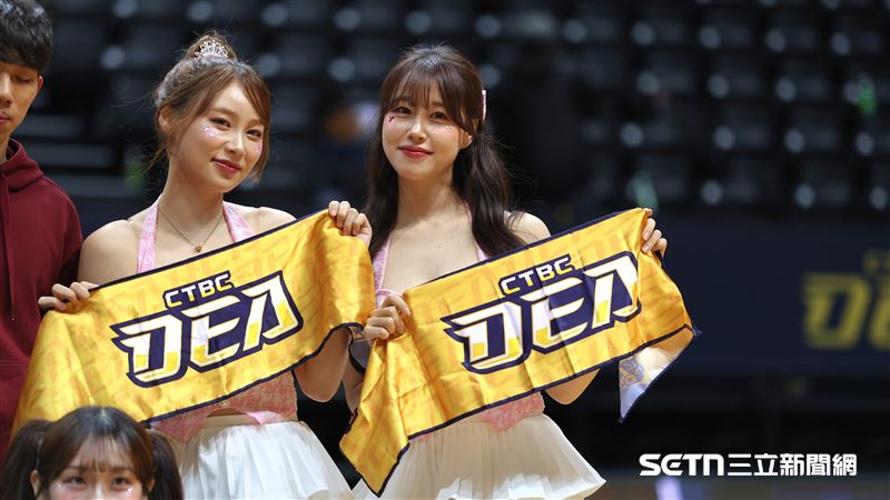 PS女孩韓籍成員JJUBI、金渡兒首次在國外跨年。（圖／記者劉彥池攝影）