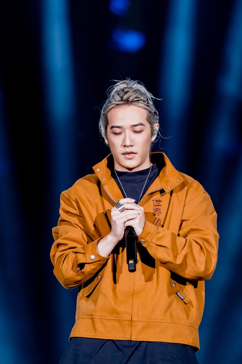 熊仔期許大家以更平靜的心情迎接新的一年。（圖／年代電視提供）