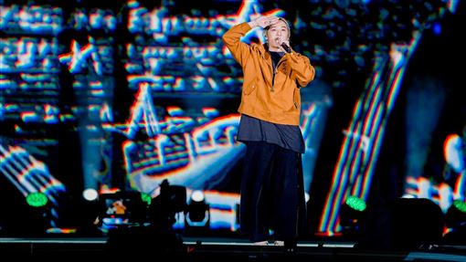 熊仔跨年舞台無預警致敬曹西平　網全鼻酸