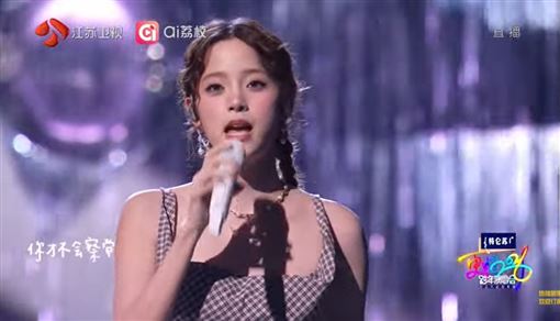 開嗓更撩人！歐陽娜娜跨年對唱甜出新高度