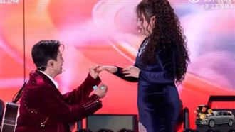 全民見證　男星跨年舞台驚喜下跪求婚女友