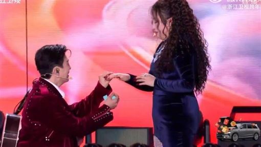 全民見證　男星跨年舞台驚喜下跪求婚女友