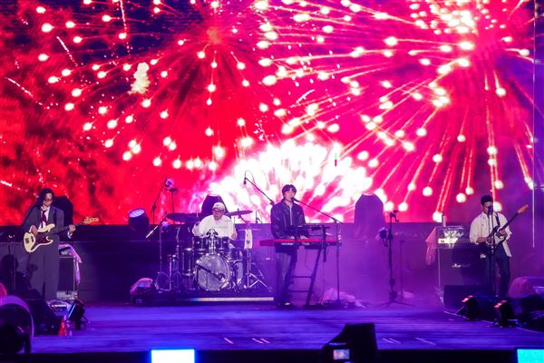 宇宙人擔任桃園場元旦嘉賓。（圖／TVBS提供）