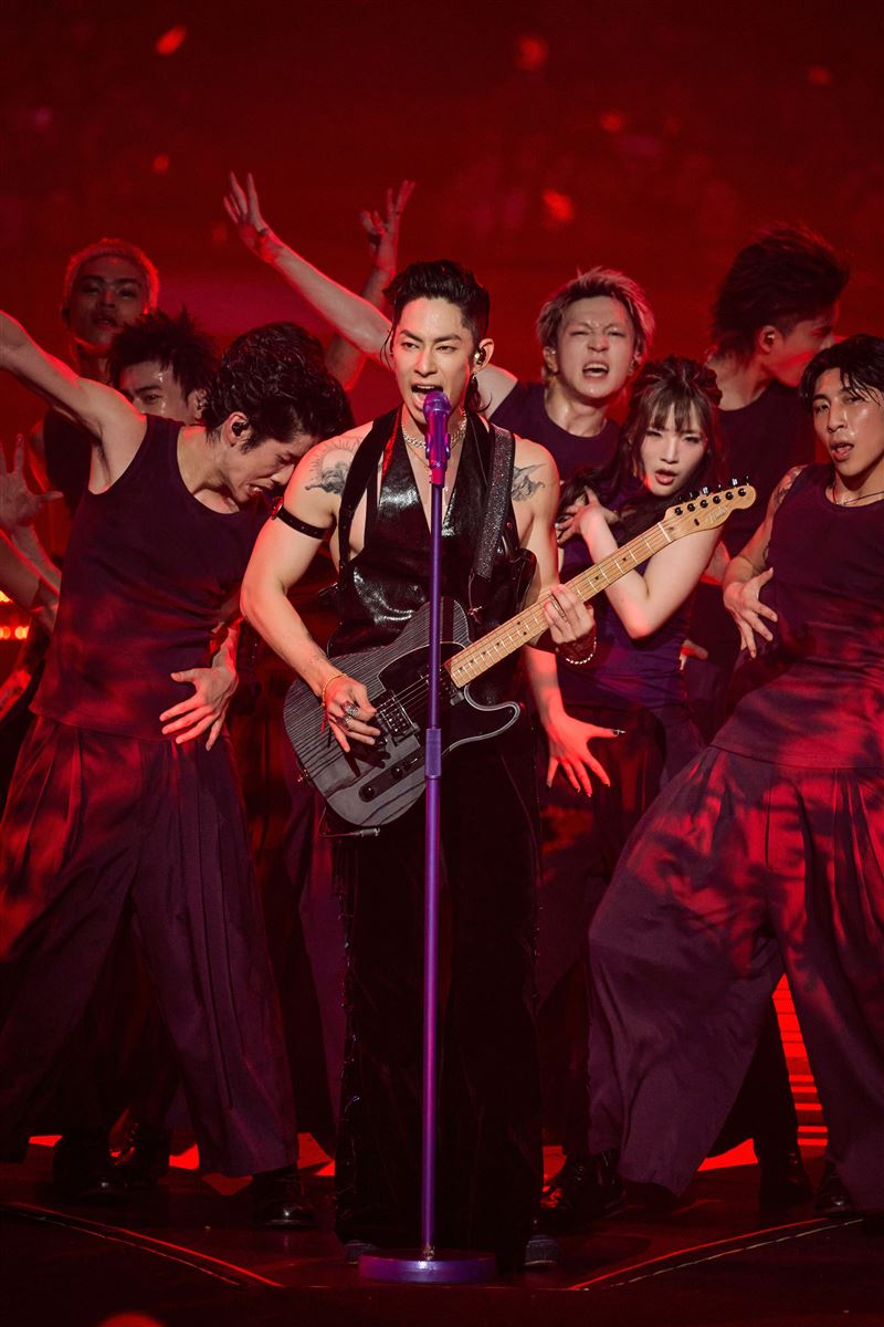 吳建豪「奪命三搖」舞步掀起熱議。(圖/相信音樂提供)