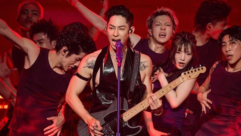 吳建豪合體F3　狂扭腰臀「奪命三搖」辣翻