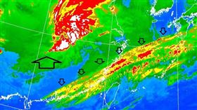 鄭明典說大箭頭是個「煙囪雲」。（圖／翻攝自鄭明典 臉書）