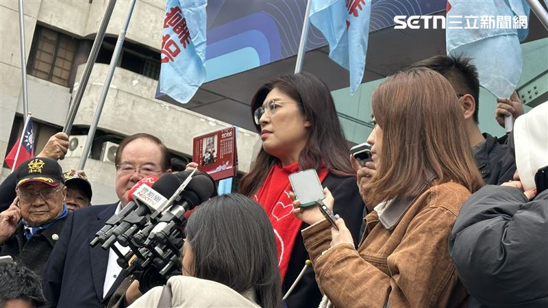 鄭麗文出席國民黨元旦升旗後受訪（圖／記者詹宜庭攝影）