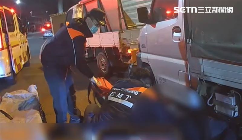 田男胸部及小腿中彈，倒臥血泊中奄奄一息。（圖／翻攝畫面）