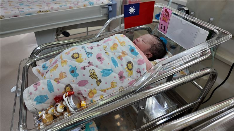台中茂盛醫院迎來今年第一個元旦寶寶。（圖／茂盛醫院提供）