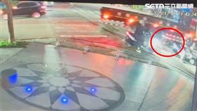 憾事,跨年夜,祖孫,騎機車,大貨車,右轉,輾斃,台中,車禍,死亡（圖／翻攝畫面）