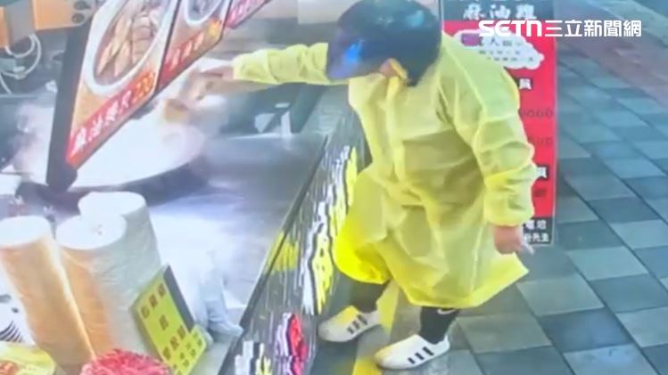 麻油雞店湯底遭倒粉末　檢起訴4人求重刑