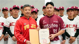 樂天桃猿許賀捷飲水思源　回饋母校輔大