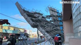 榮總,第二醫療大樓,強風,鷹架,圍籬,傾倒,台中（圖／翻攝畫面）