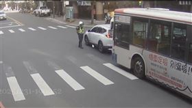 許姓警員路權認知差異與民眾爆發口角。（圖／翻攝畫面）