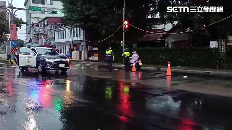台北市中山清潔隊毛姓隊員騎車行經淡水紅毛城時遭撞身亡。（圖／翻攝畫面）