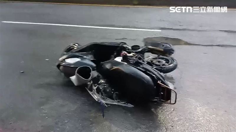 台北市中山清潔隊毛姓隊員騎車行經淡水紅毛城時遭撞身亡。（圖／翻攝畫面）