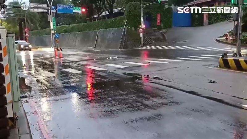 台北市中山清潔隊毛姓隊員騎車行經淡水紅毛城時遭撞身亡。（圖／翻攝畫面）