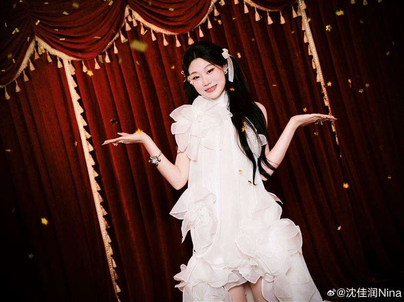 沈佳潤曾慘遭批評是「最醜星二代」。(圖/翻攝自微博)