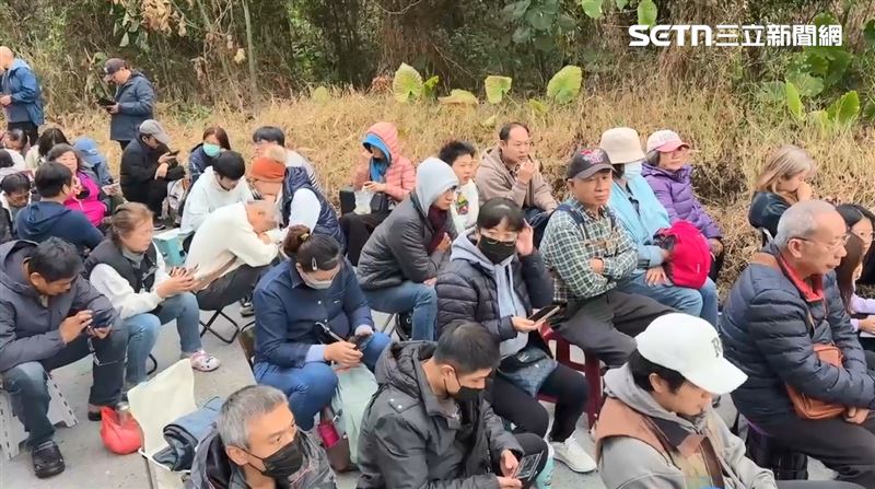 2026第一天，竹山紫南宮湧入10萬人排隊領馬年錢母，隊伍綿延7公里。（圖／翻攝畫面）