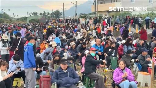 10萬人領馬年錢母！紫南宮人龍綿延7公里