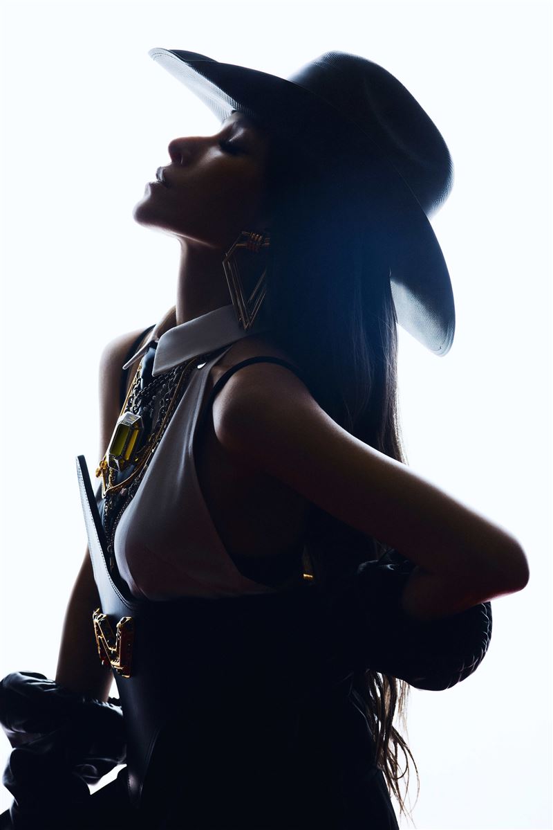 蕭亞軒展現女王氣場。（圖／華納音樂提供）