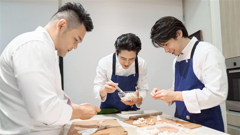 姚淳耀（右起）、胡宇威脫穎四強