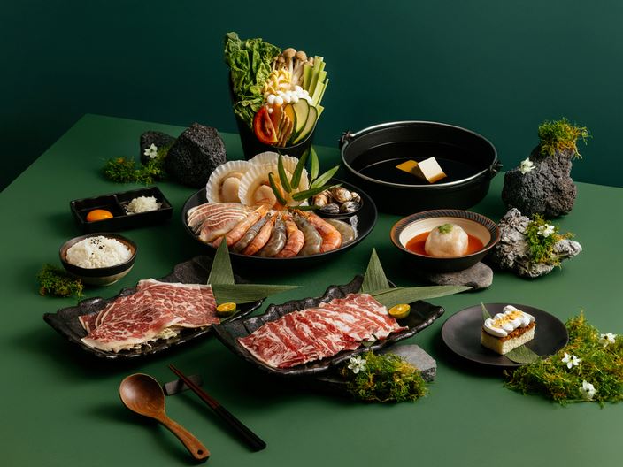 煙波集團一泊二饗「山釀極鮮」住房專案，湖濱館四人分饗餐包含美國SRF極黑和牛、伊比利梅花豚、山泉鱘龍魚、天使紅蝦、帶殼扇貝、鮮蝦、蛤蜊。（圖／飯店旅宿業者提供）