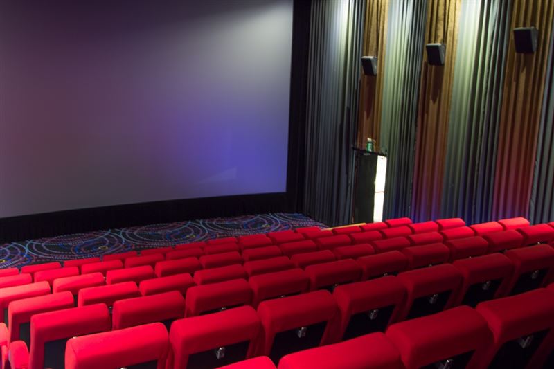 喜樂時代影城位於南港CITYLINK C棟，緊鄰台北六福萬怡酒店，旅客可輕鬆步行前往。（圖／飯店旅宿業者提供）