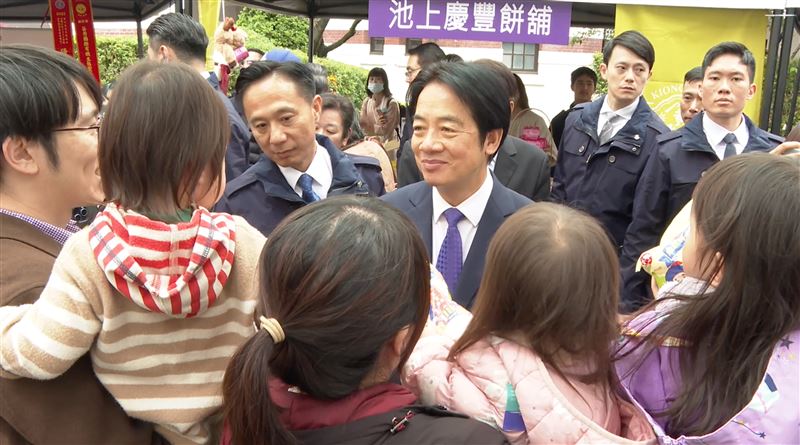看到可愛的小朋友，賴清德忍不住露出微笑（圖／總統府提供）