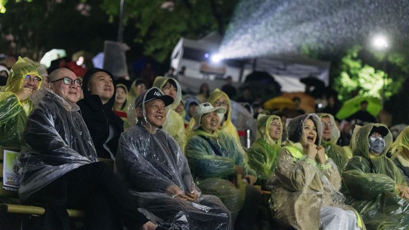 千人集結邊哭邊跨年　楊貴媚感動無人離場