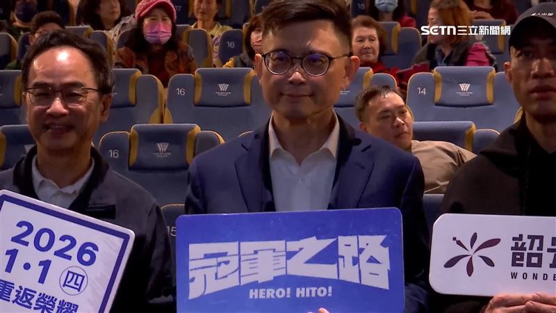 立委賴瑞隆出席12強台灣奪冠的紀錄片「冠軍之路」電影包場活動和大家一起支持國片