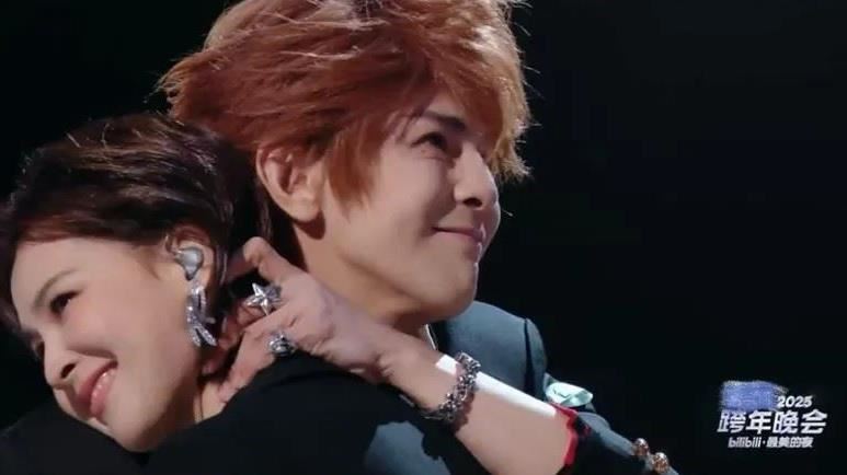 曾沛慈、汪東城睽違13年合體掀起回憶殺。（圖／翻攝自微博）