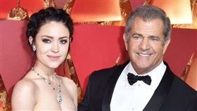 34歲爺孫戀掰了！梅爾吉勃遜突宣告單身，辣女友替他生子仍沒名分。（圖／翻攝自X平台 @Lyfwithfrosty）