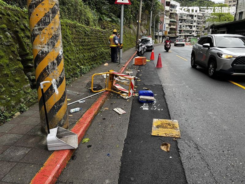 清潔員手推車遭王夢麟撞毀，所幸人在人行道上才逃過一劫。（圖／翻攝畫面）