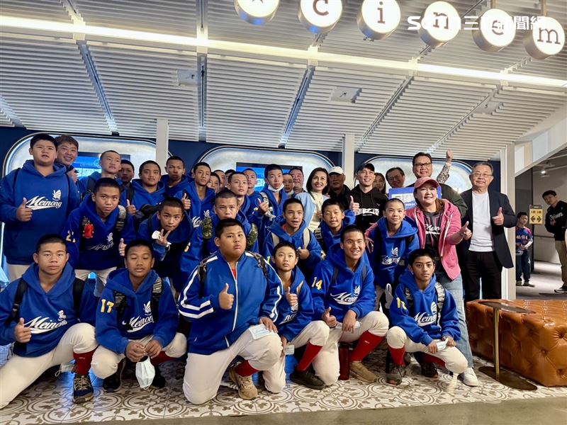 邱議瑩元旦包場挺棒球！全壘打王趙士強現身：期待有個「愛棒球的市長」。（圖／翻攝畫面）