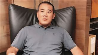 蔡政宜簽賭假球官司出獄後，漂白從政，現又遭檢警查出涉替東南亞博弈集團洗錢逾200億元，獲3千萬交保。（翻攝蔡政宜臉書）