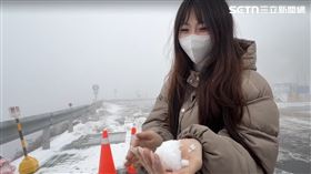 合歡山化身銀白世界！1路段規定加掛雪鏈(圖/翻攝畫面)