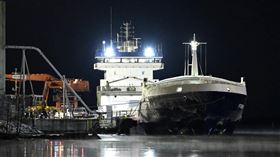 12月31日一艘從俄羅斯出發的貨船涉嫌破壞接芬蘭首都赫爾辛基，與波羅的海國家愛沙尼亞的海底電纜。（圖／翻攝畫面）