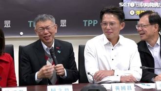 柯文哲要遞麥給黃國昌　記者：請教柯主席