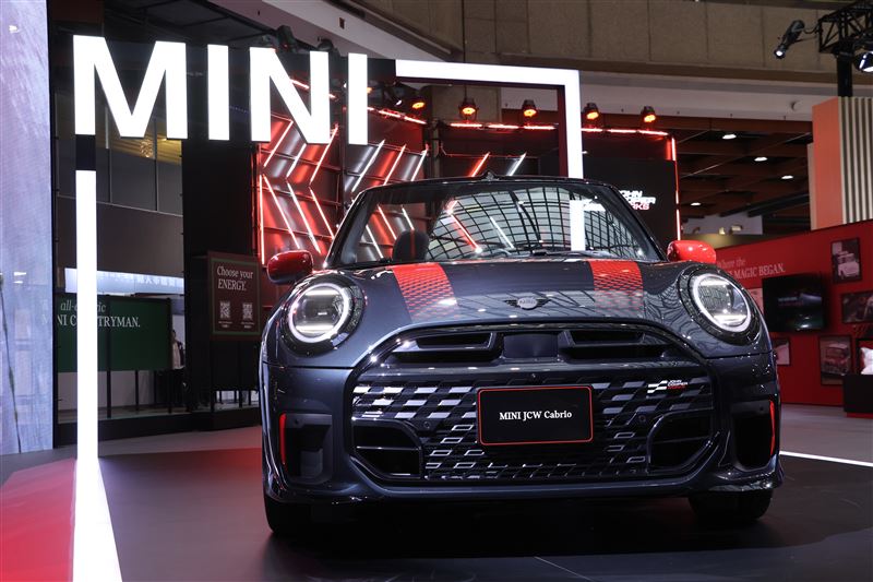 MINI John Cooper Works Cabrio敞篷車。（圖／記者鄭孟晃攝影）