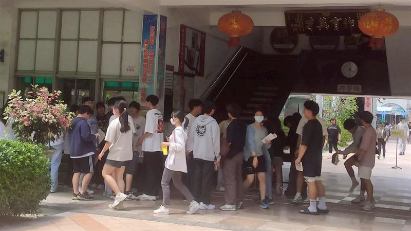 為了替學測考生加把勁，有台大醫學系學生自行開發一款能「自動改作文」的網站《墨墨AI作文導師》，希望透過AI輔助，幫考生在作文科目力拚高分。（圖／技專校院入學測驗中心提供）