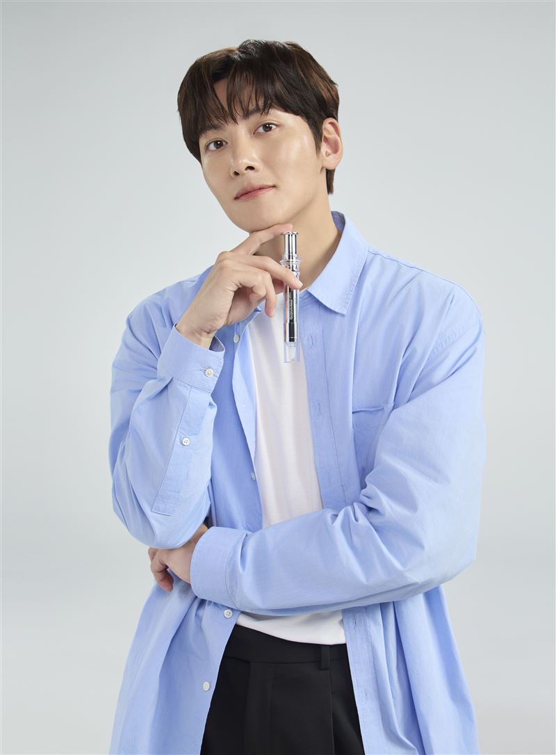 Bello.u推出全新「肽光系列」，以「超越早C晚A」的新世代亮白科技。（圖／Bello.u提供）