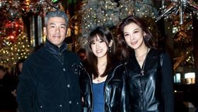 梧桐妹發出和爸爸孫志浩、繼母林若亞共度新年的合照。（圖／翻攝自IG @angelsun619）