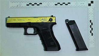 她吃薑母鴨…頭突中彈！警漏做1事嫌免罰