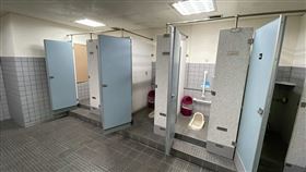 近日一名網友在Threads發文表示，自己在校內男廁遭偷拍。（圖／網友提供）