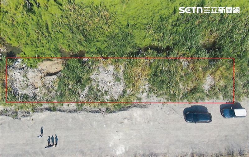 檢警專案小組於去年 9 月深夜展開收網，在南投濁水溪河床當場活逮正欲傾倒廢棄物的 3 名現行犯。（圖／中檢提供）