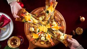 備受粉絲期待的必勝客「嫩牛大蝦起司比薩」重磅回歸！即日起半價驚喜開吃。(圖／必勝客提供）